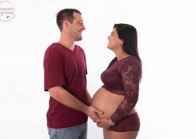 Couple femme enceinte en rouge